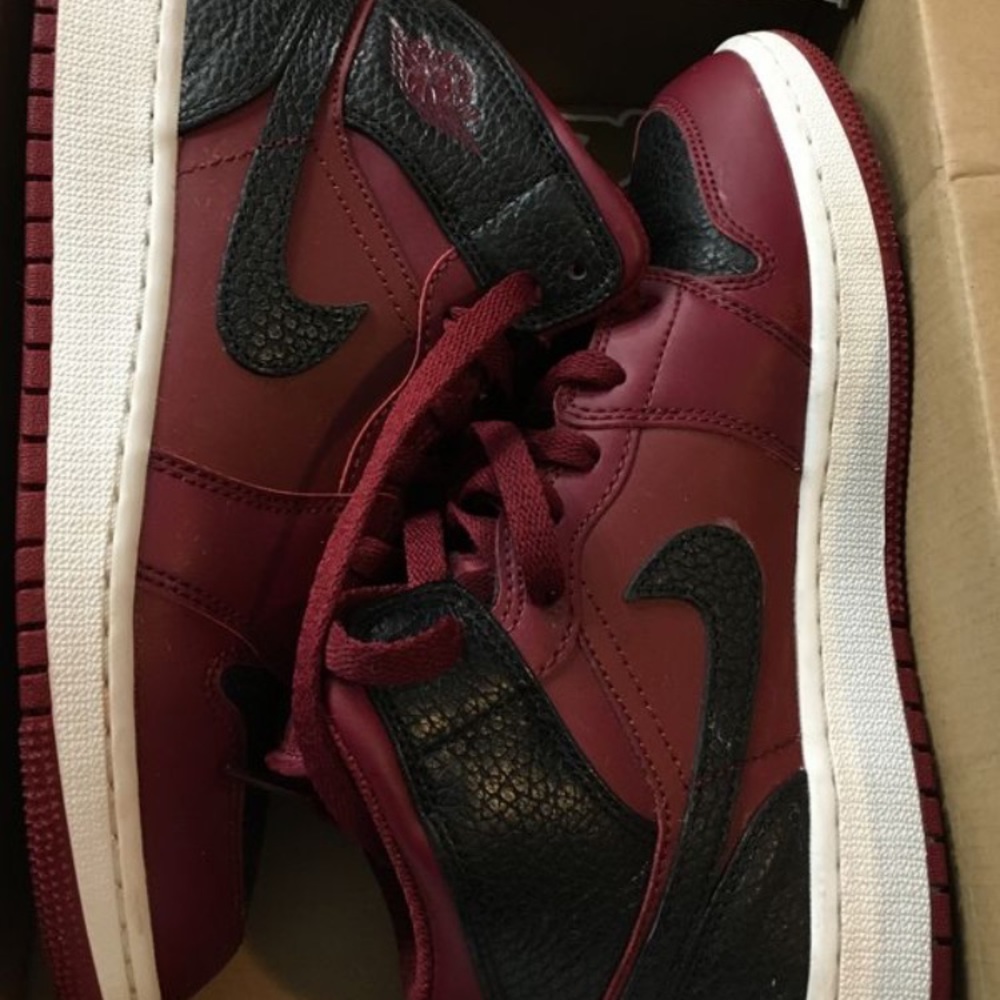 Jordan 1 mid